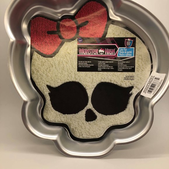 Monster High New Cake Pan, Icing Decorations, and Birthday Candle. - Picture 4 of 9